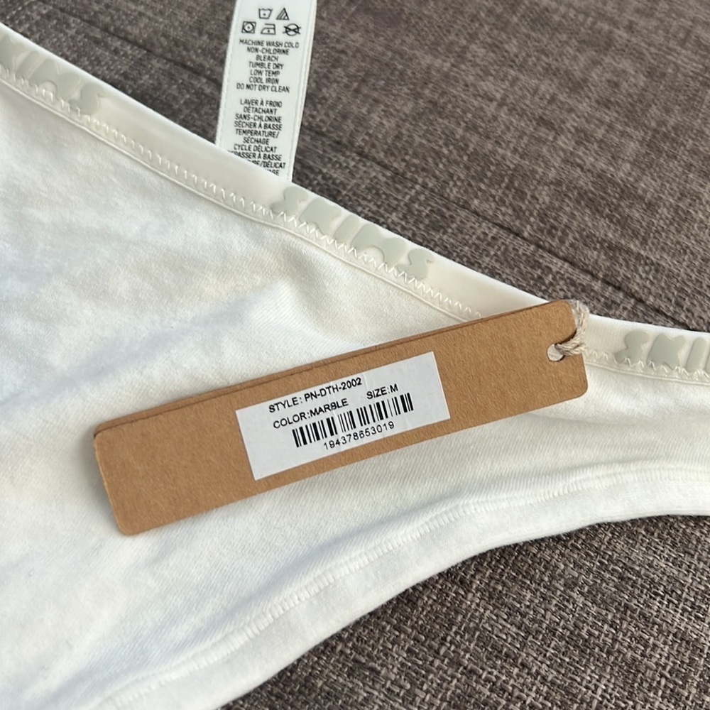 Skims Soft Cotton Thongs - Picture 7 of 8